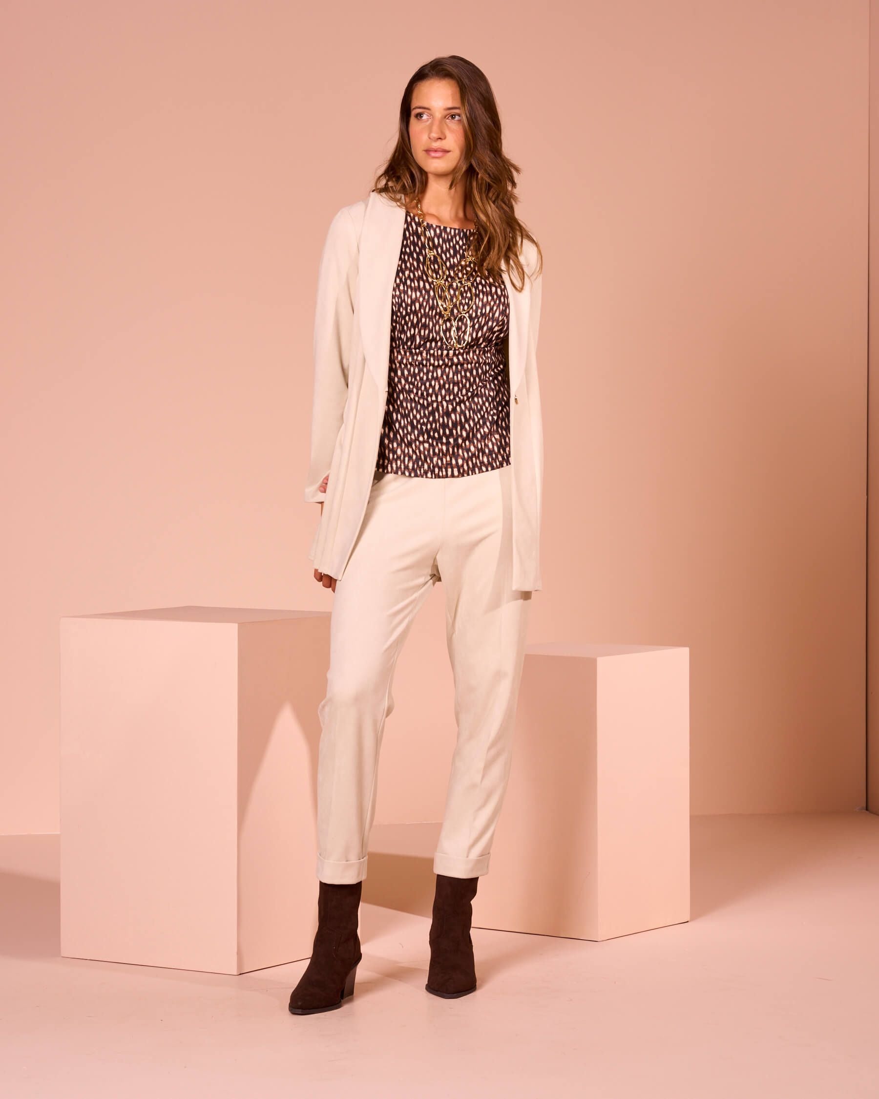 Pantalone gamba dritta con elastico e risvolto