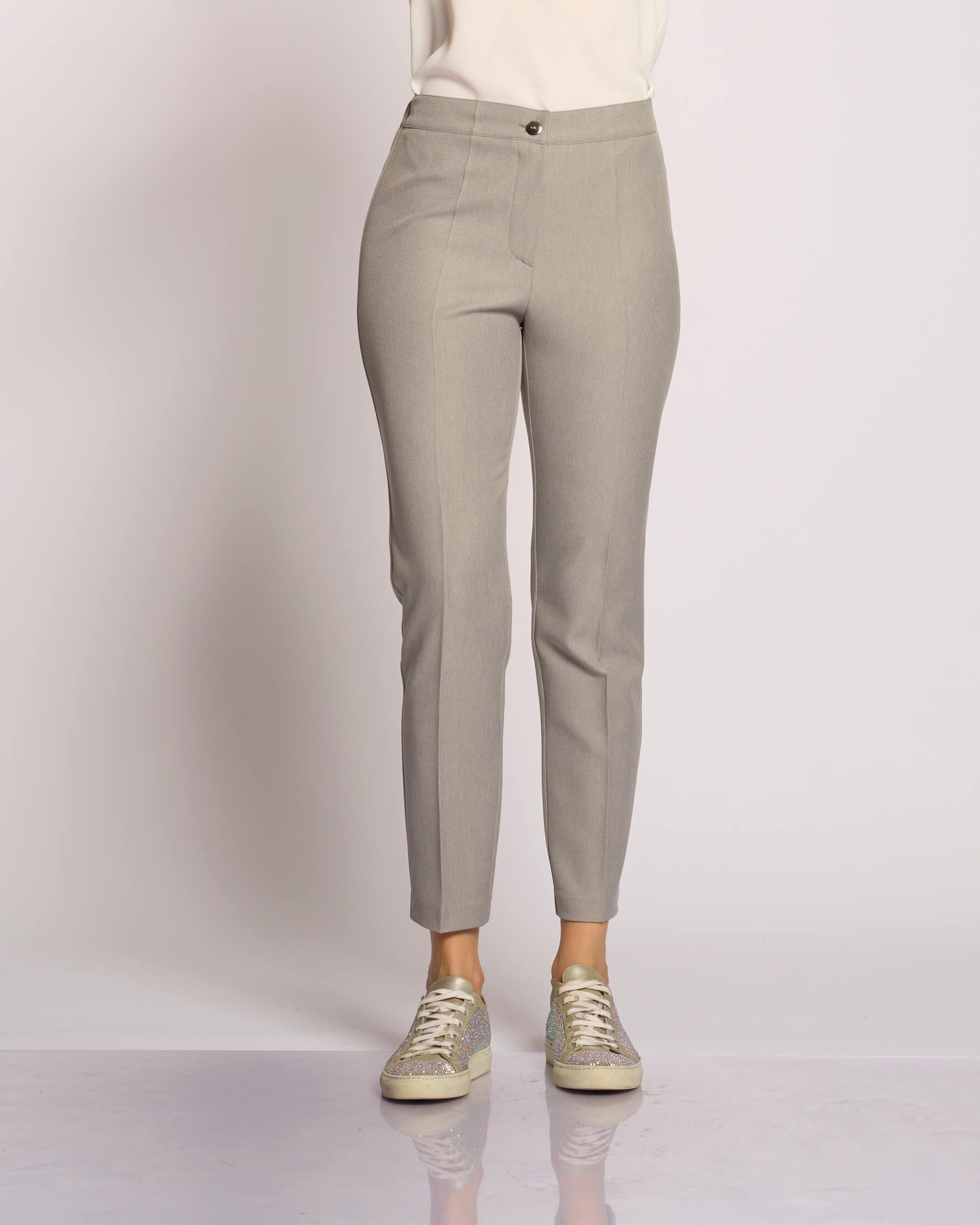 Pantalone linea stretta con zip e bottone