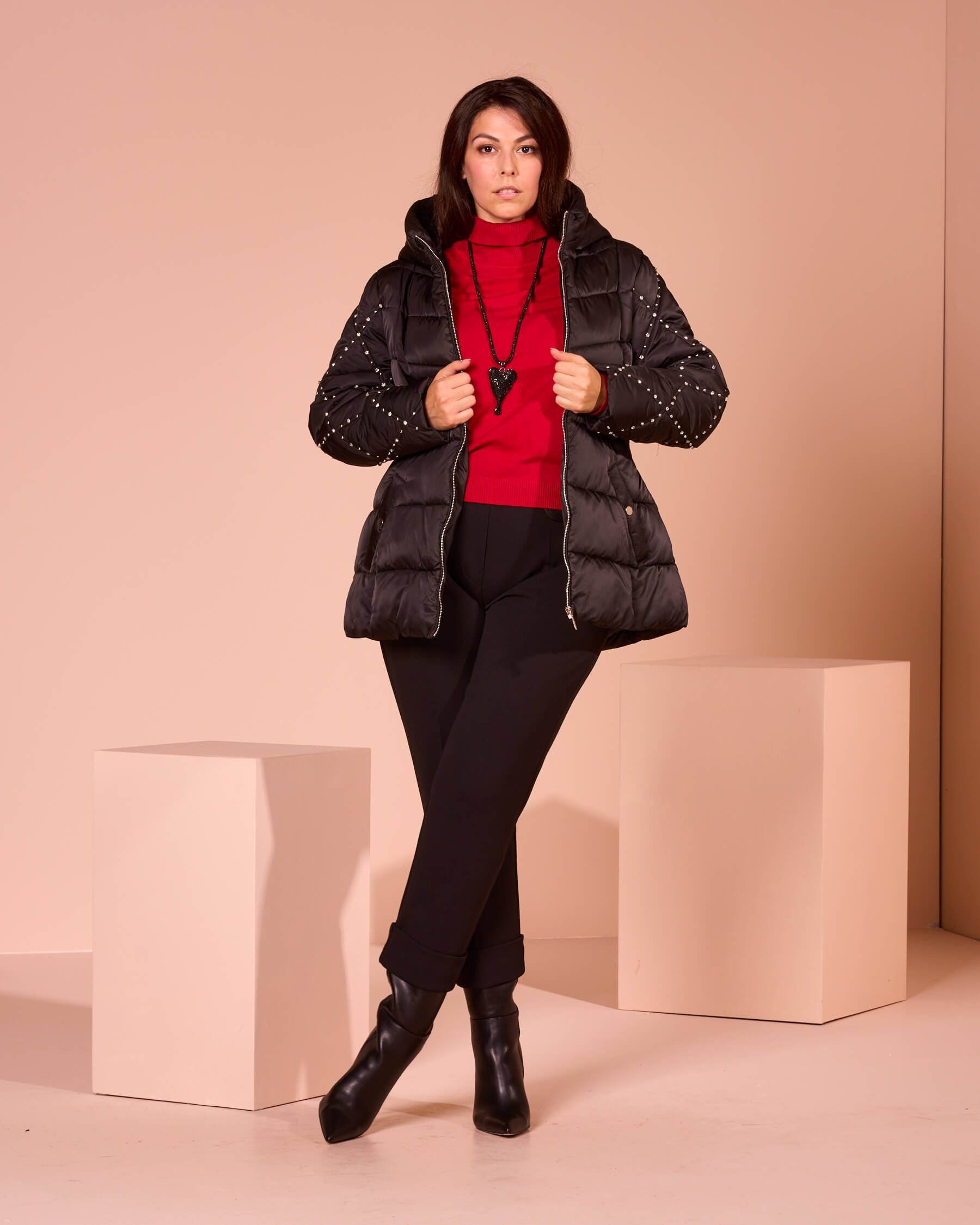 Piumino con dettaglio di diamanti curvy