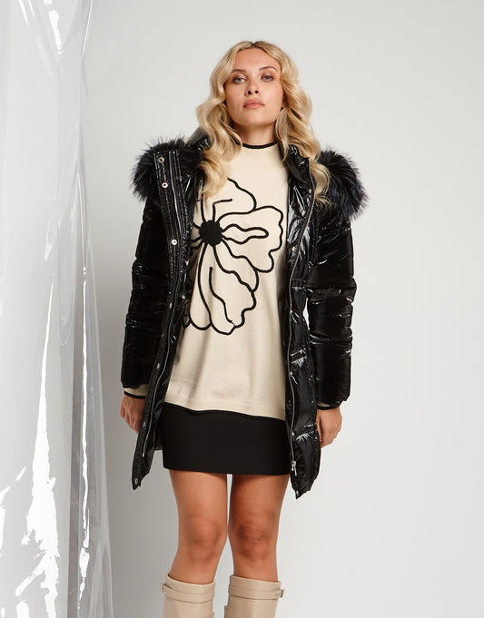 Piumino con ecopelliccia sul cappuccio