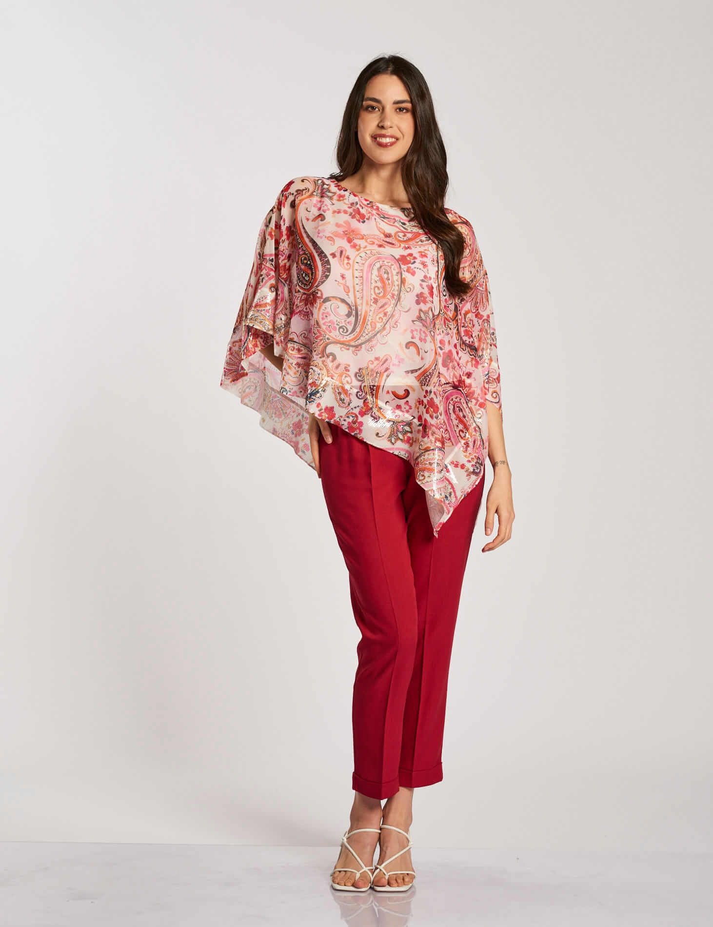 Poncho asimmetrico con bordo di paillettes