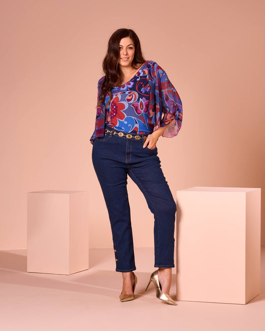 Top con scollo asimmetrico e fibbia curvy