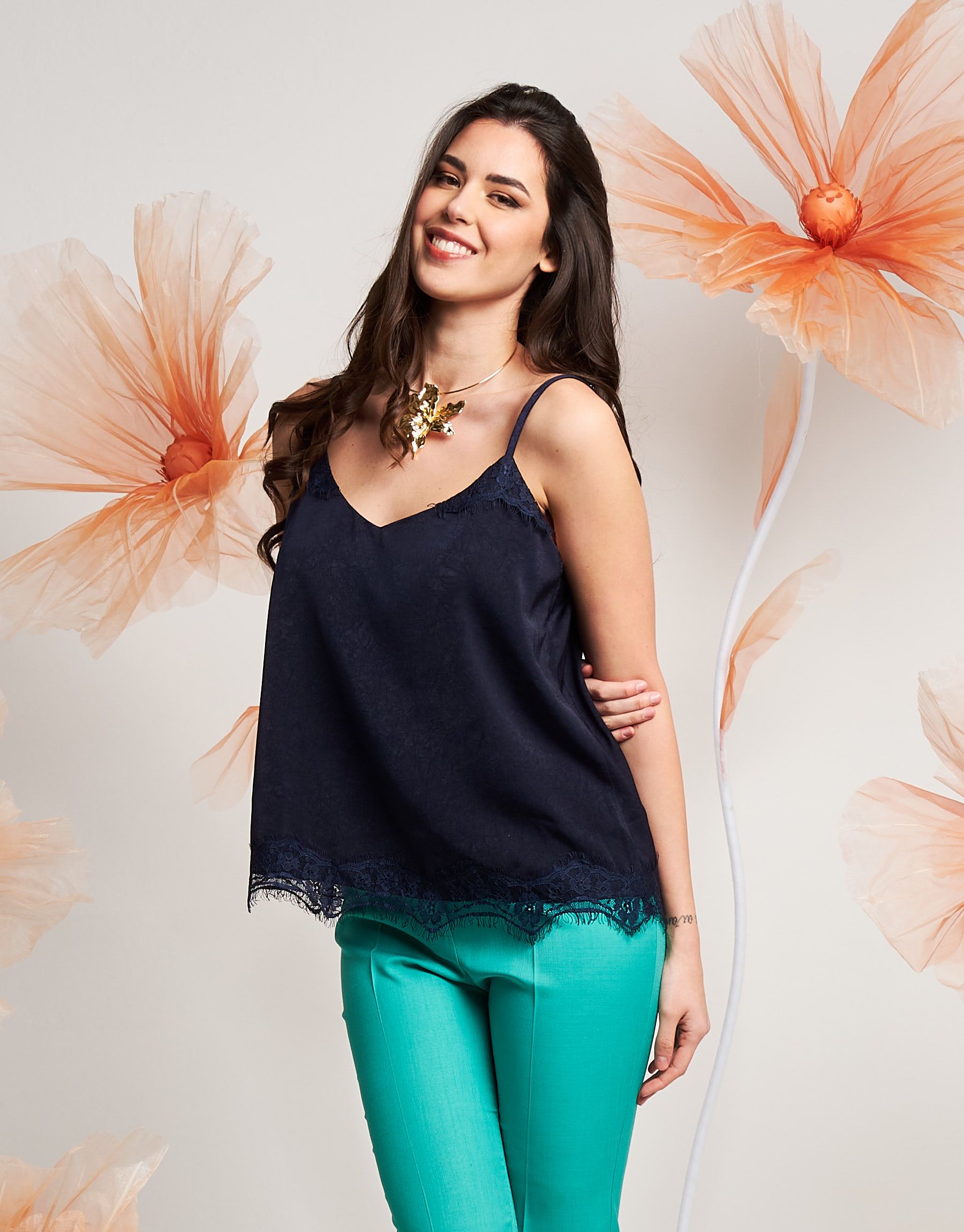 Top in raso con pizzo