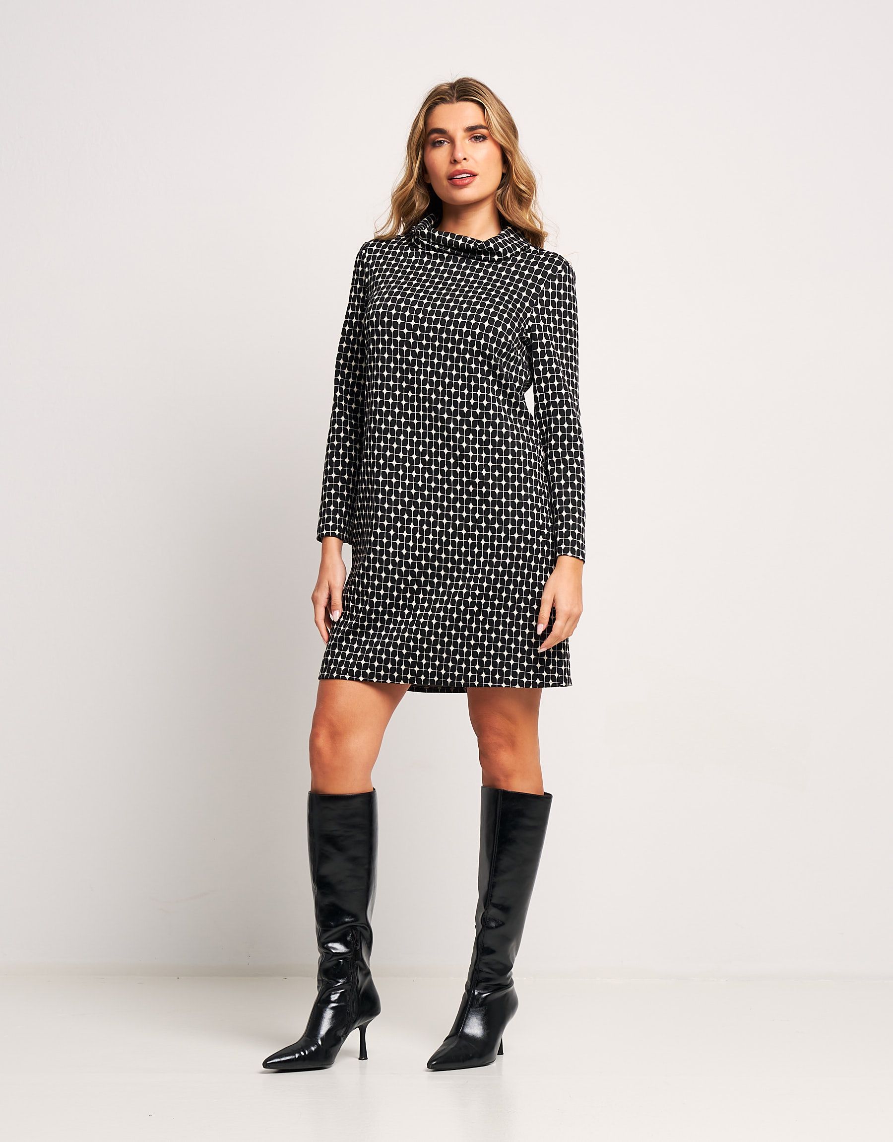 Vestito con linea ad A e collo a ciambella