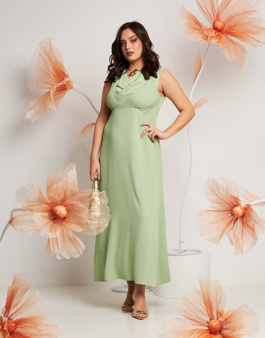 Vestito con scollo a cappuccio curvy